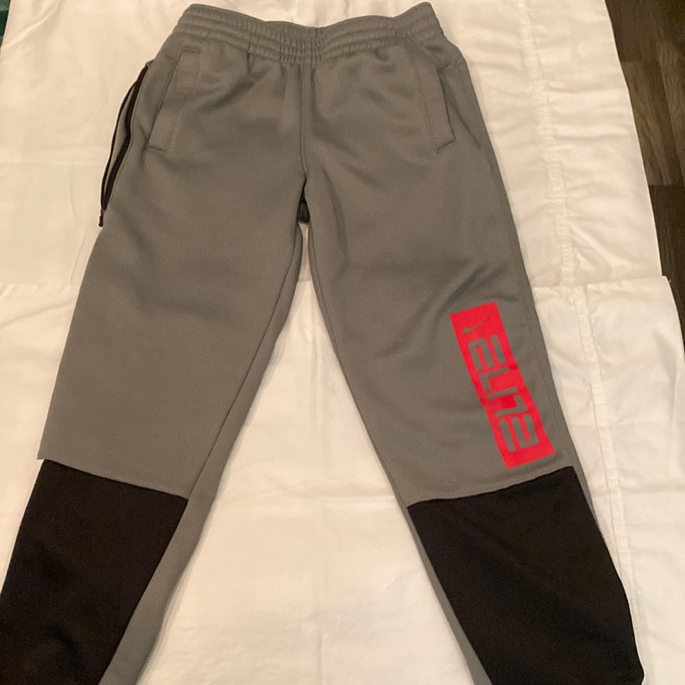 Boys Nike Elite sweatpants, size medium
